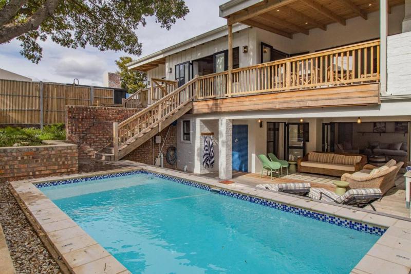Poplar House Comfort And Style Pool - image 1