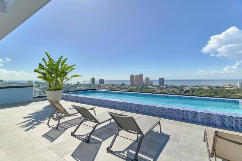 Ladiana Sview Farallonsd Poolgymdowntown - image 1