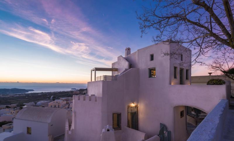 Honeymoon Suite with Outdoor Hot Tub and Panoramic Sea View image 2