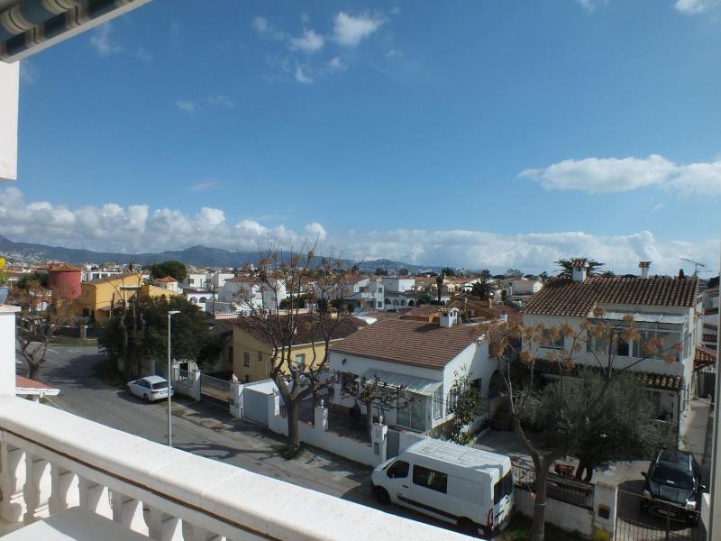 Apartamento en Empuriabrava para 4/6 personas a 800m de la playa con terraza y aire acondicionado - ES-204-4 - image 8