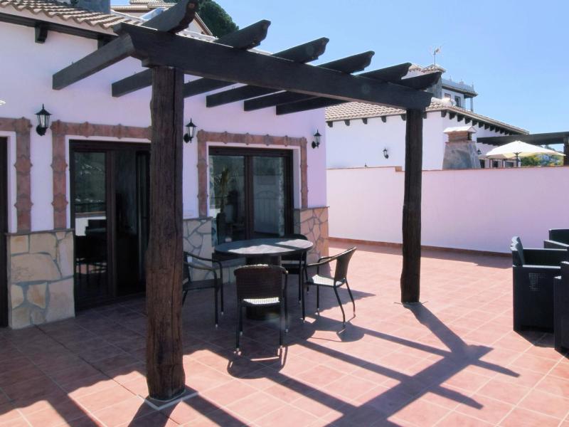 Beautifully villa with Jacuzzi - image 10