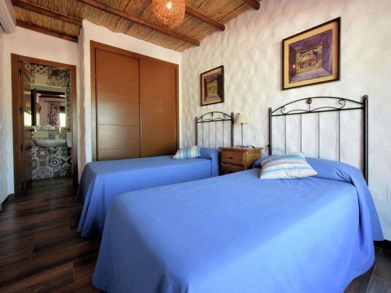 Beautifully villa with Jacuzzi - image 24