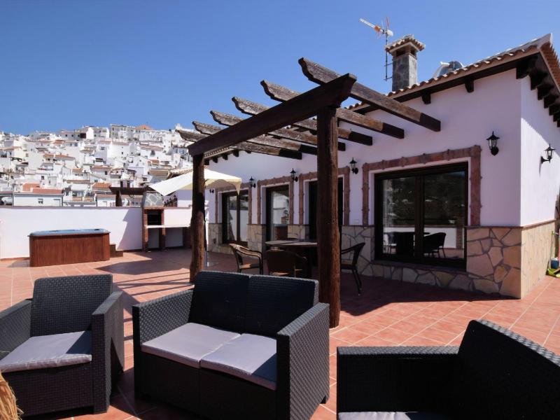 Beautifully villa with Jacuzzi - image 2