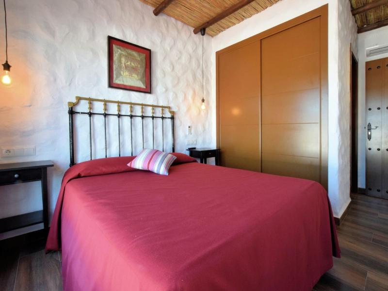 Beautifully villa with Jacuzzi - image 11