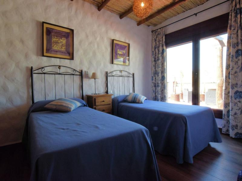 Beautifully villa with Jacuzzi - image 14