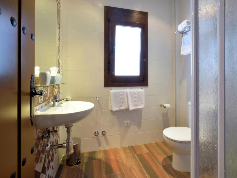 Beautifully villa with Jacuzzi - image 16