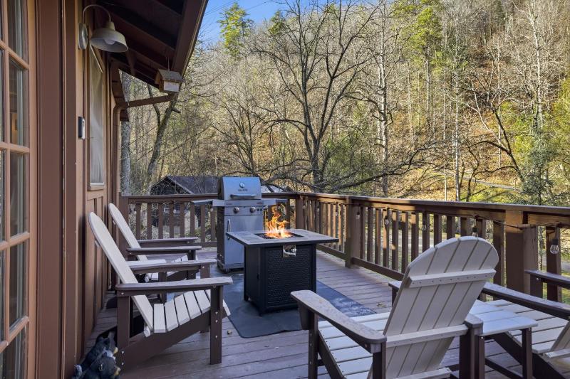 Creekbend Retreat cabin - image 3