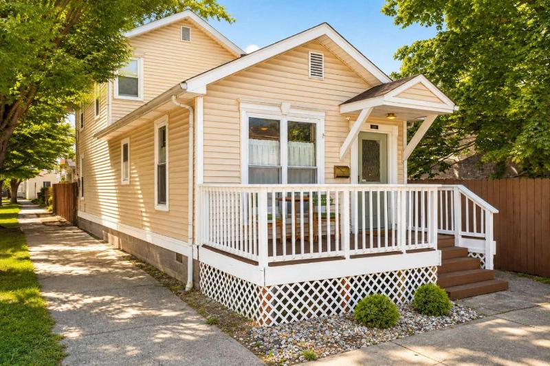 Urban Retro Retreat with Hot Tub & Spacious Yard - image 41