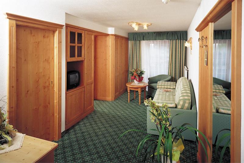 Junior Suite with Balcony image 4