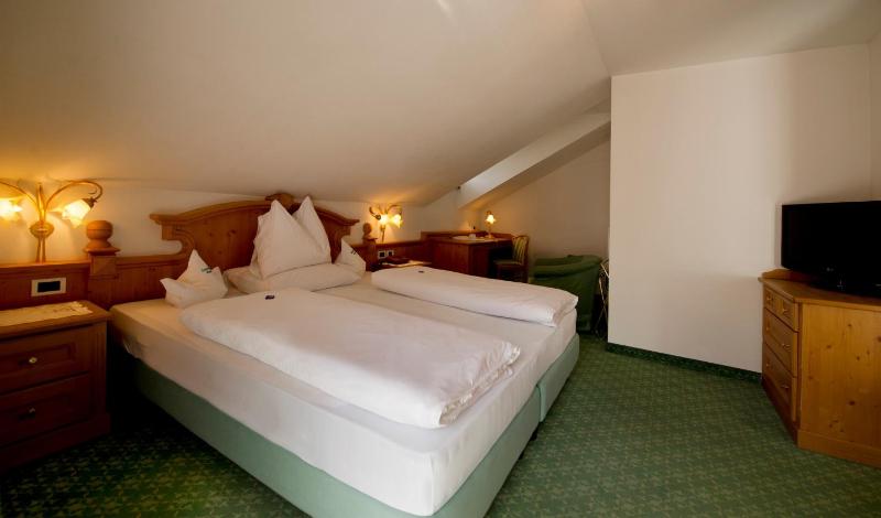 Junior Suite with Balcony image 1