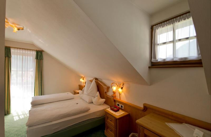 Junior Suite with Balcony image 3