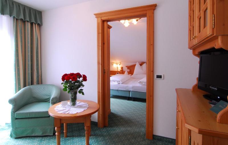 Junior Suite with Balcony image 2