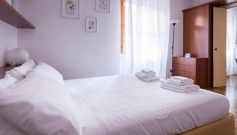 One-Bedroom Apartment image 4