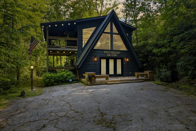 Whispering Waters cabin - image 23