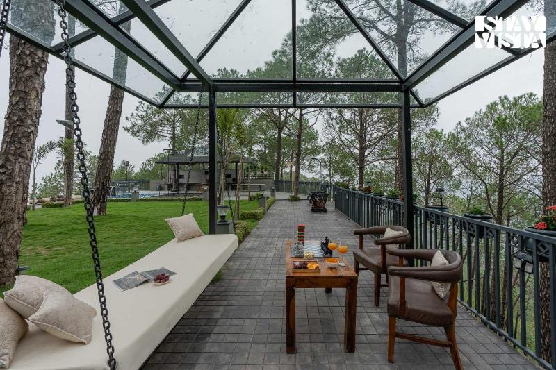 StayVista at Altiora Kasauli with Outdoor Pool & Lawn - image 36