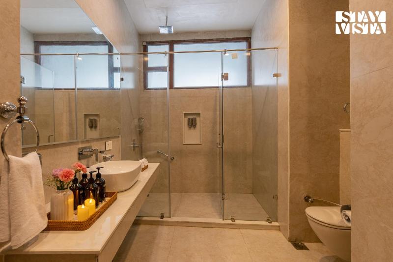 StayVista at Altiora Kasauli with Outdoor Pool & Lawn - image 46