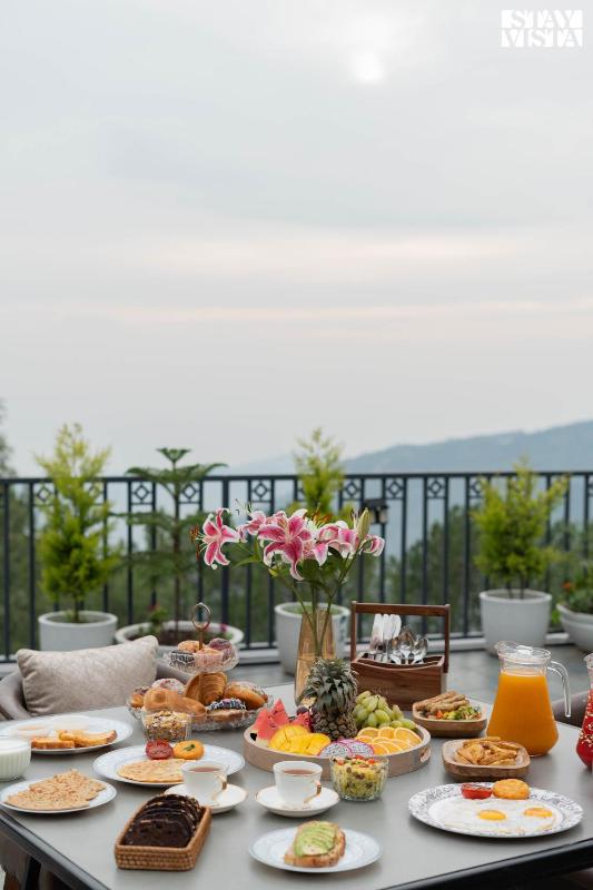 StayVista at Altiora Kasauli with Outdoor Pool & Lawn - image 2