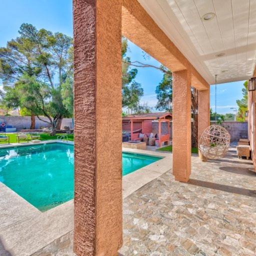 Villa Kensington Grand 8BR Estate for Families & Groups - image 15