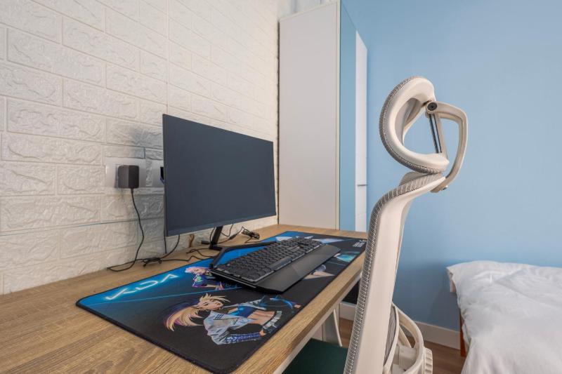Blloku Retreat with Dedicated Workdesk & Monitor - image 3