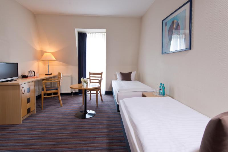 Business Single Room image 4