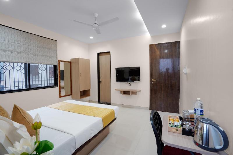 Hotel Royal Comforts - image 3