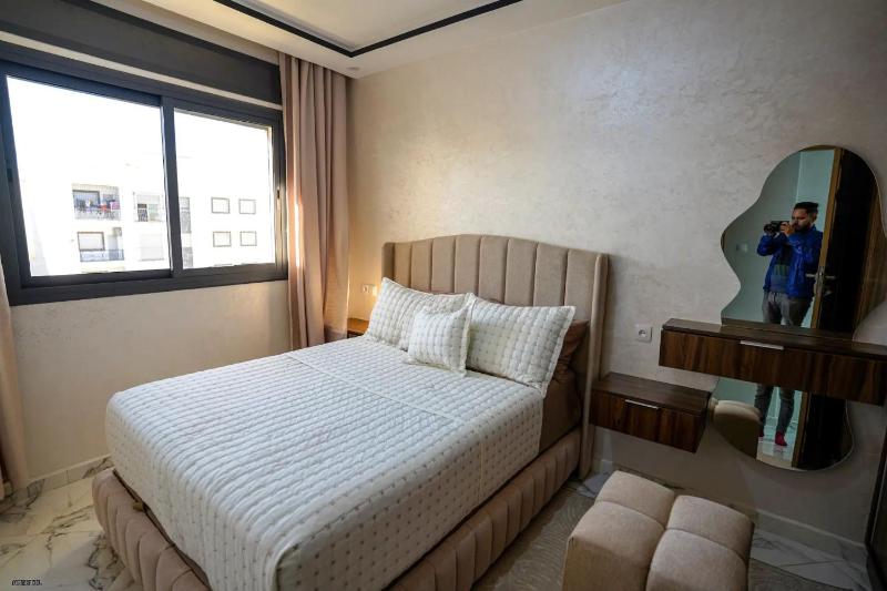 Charming 2-Bedroom Apartment in Martil with City Views - image 9