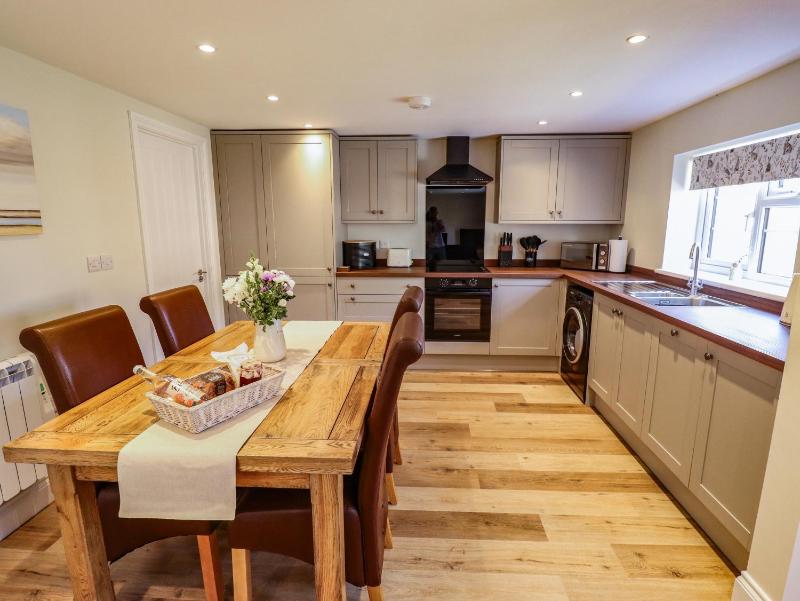Smithy Cottage - image 17