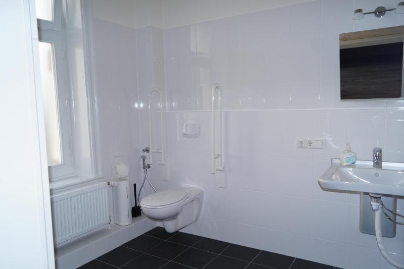 Twin Room - Disability Access image 2