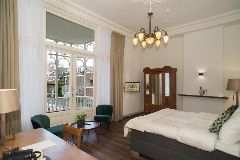 Deluxe Double Room with Balcony image 2