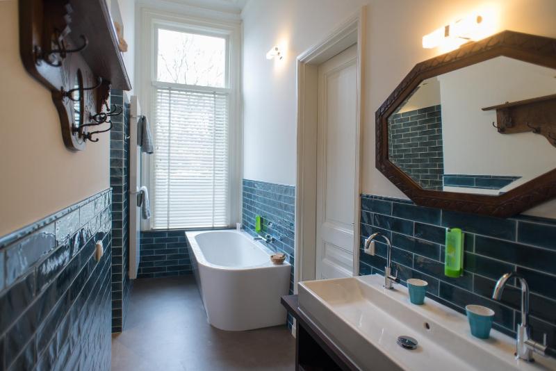 Deluxe Double Room with Balcony image 3