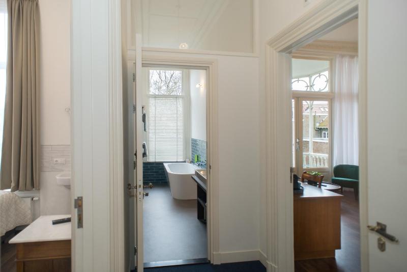 Deluxe Double Room with Balcony image 4