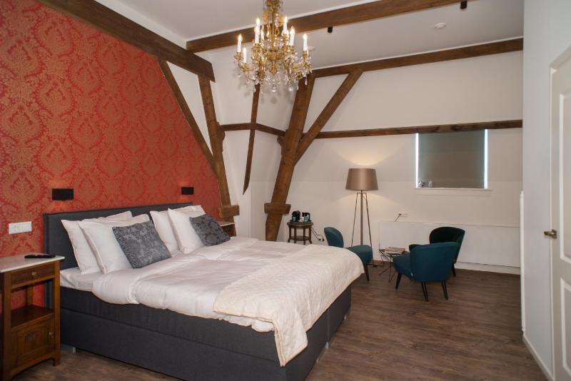 Superior Triple Room image 4
