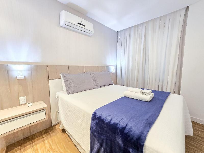 Spacious 3 Suite Apartment with BBQ and 2 Parking Spaces in Meia Praia Itapema - image 7