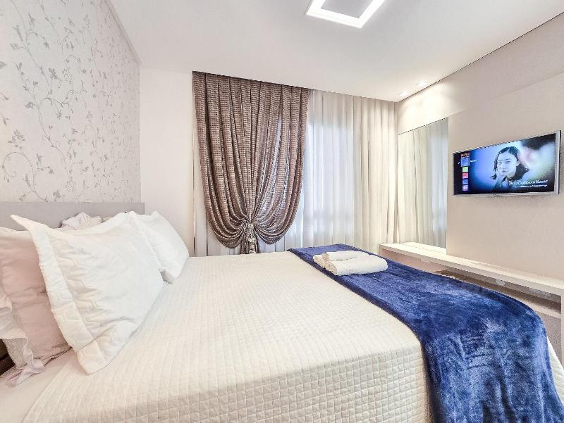 Spacious 3 Suite Apartment with BBQ and 2 Parking Spaces in Meia Praia Itapema - image 39