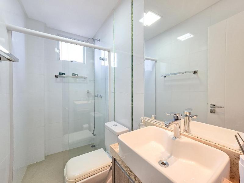 Spacious 3 Suite Apartment with BBQ and 2 Parking Spaces in Meia Praia Itapema - image 27