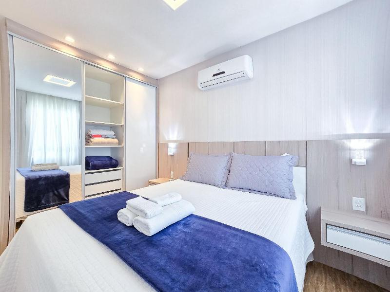 Spacious 3 Suite Apartment with BBQ and 2 Parking Spaces in Meia Praia Itapema - image 25