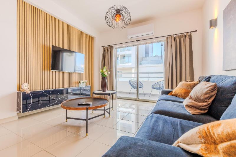 Sea View 2BR - Next to Radisson Blu and Larnaca Port - image 12