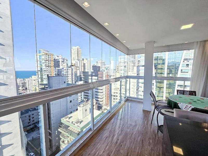 Spacious 3 Suite Apartment with BBQ and 2 Parking Spaces in Meia Praia Itapema - image 43