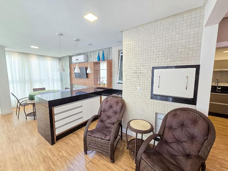 Spacious 3 Suite Apartment with BBQ and 2 Parking Spaces in Meia Praia Itapema - image 18