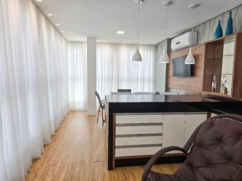 Spacious 3 Suite Apartment with BBQ and 2 Parking Spaces in Meia Praia Itapema - image 45
