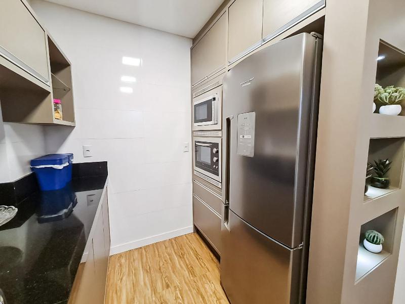 Spacious 3 Suite Apartment with BBQ and 2 Parking Spaces in Meia Praia Itapema - image 11