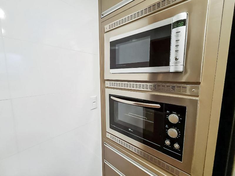 Spacious 3 Suite Apartment with BBQ and 2 Parking Spaces in Meia Praia Itapema - image 32