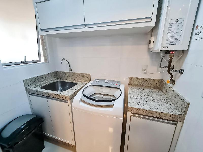 Spacious 3 Suite Apartment with BBQ and 2 Parking Spaces in Meia Praia Itapema - image 37