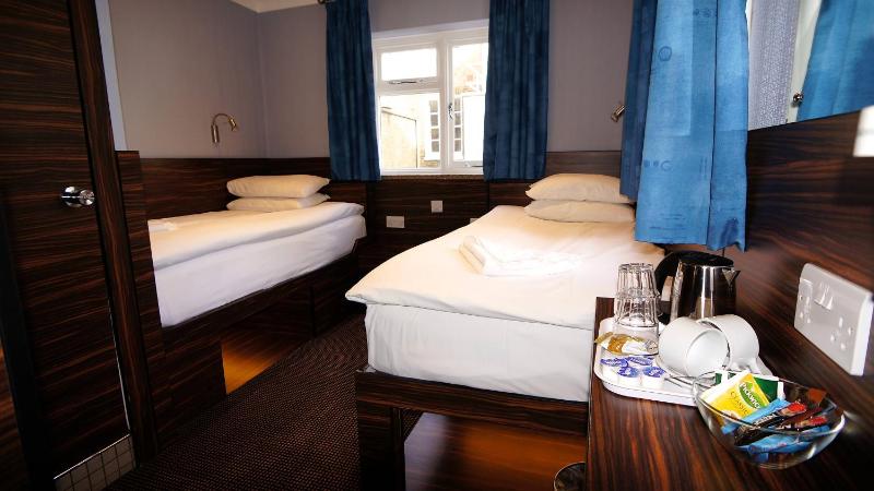 Twin Room image 2
