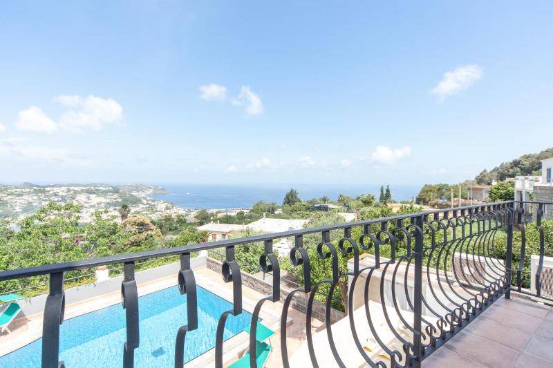 Double Room with Sea View image 4