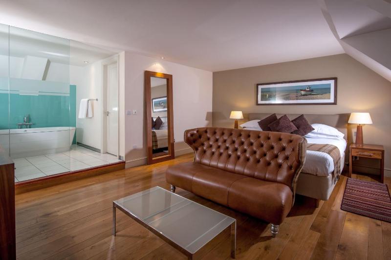 Luxury King Room image 4