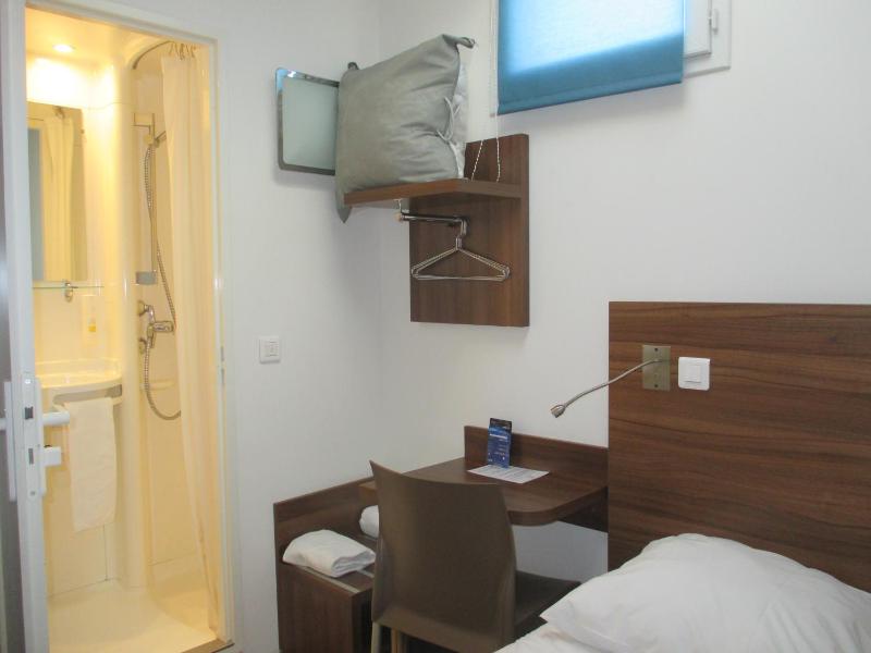 Economy Double Room image 4