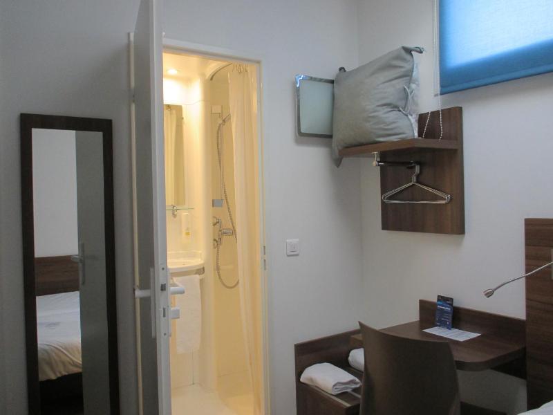 Economy Double Room image 3
