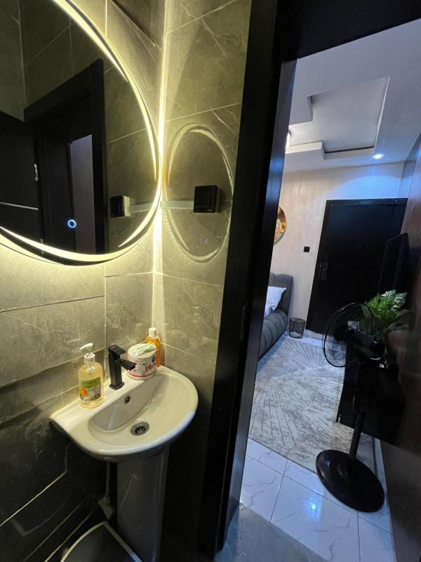 Bloom Shortlet Apartment - image 8