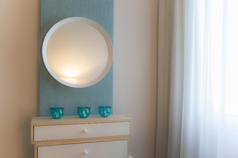 Small Single Room image 4